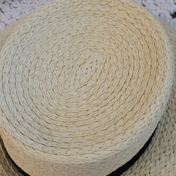 SUMMER CREME AND BLACK HAT.BO HO CHIC - Picture 13 of 16